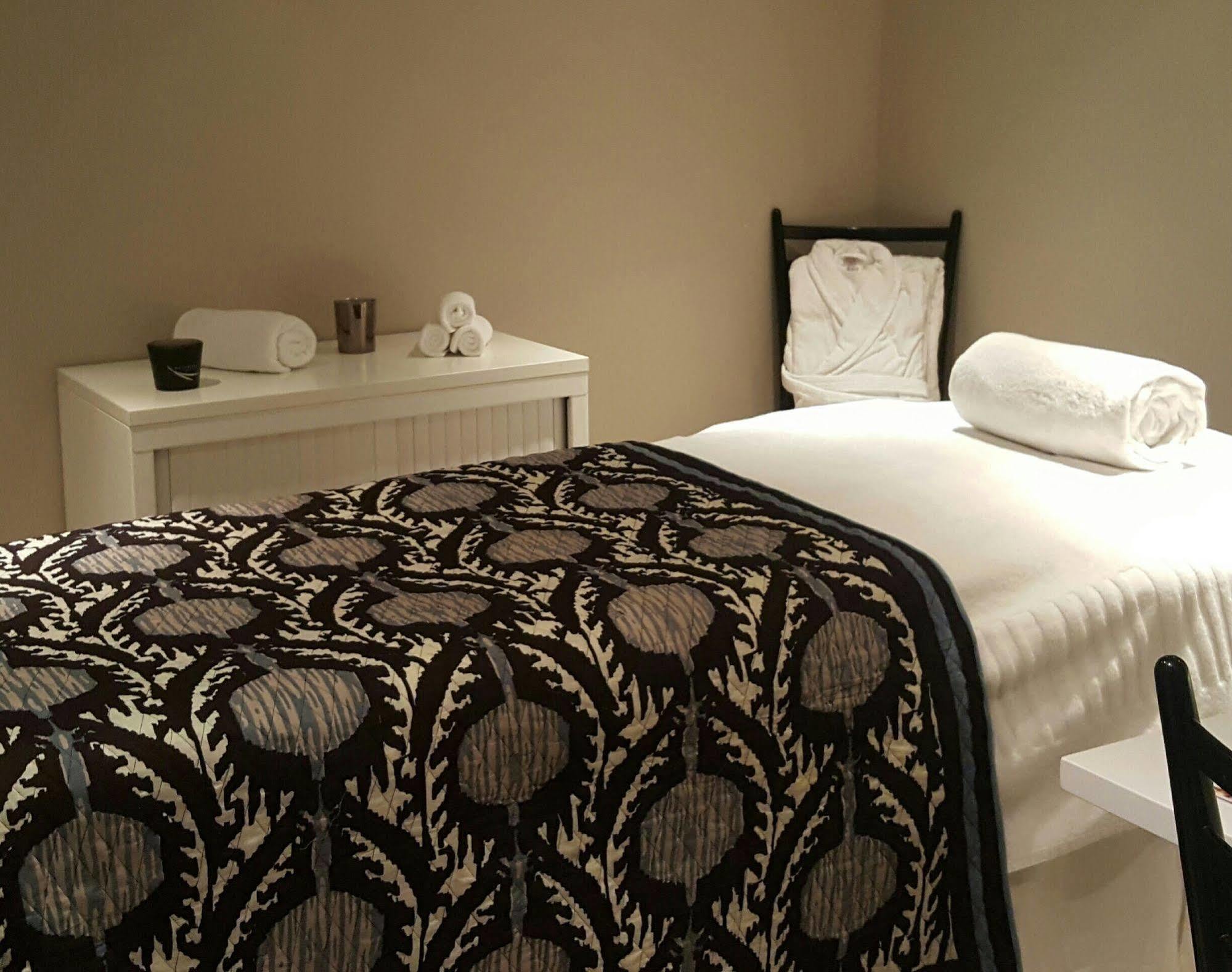 Hotel Le Marianne Париж Екстериор снимка